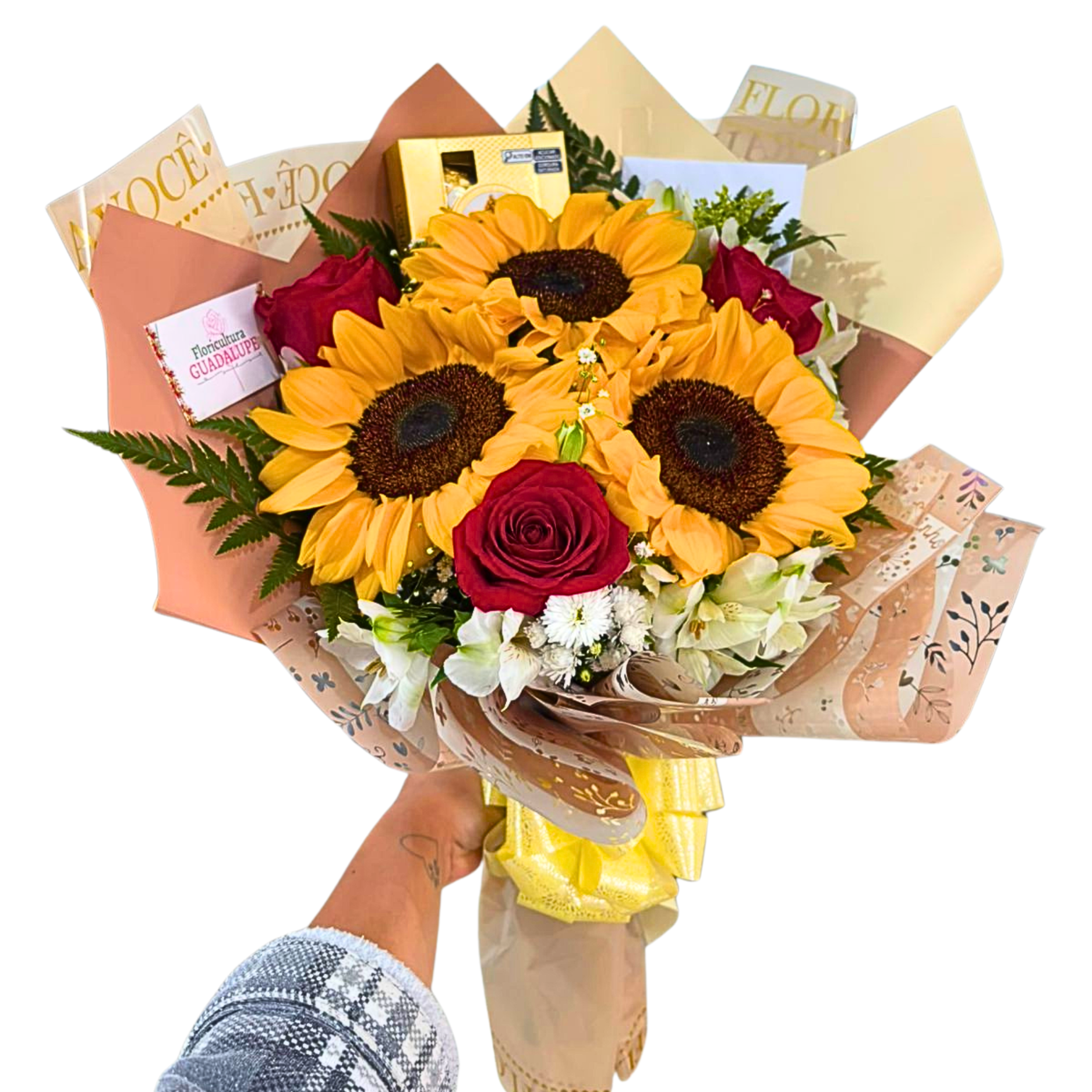 Buqu� 3 Girass�is 3 Rosas vermelhas e Ferrero 4 unidades